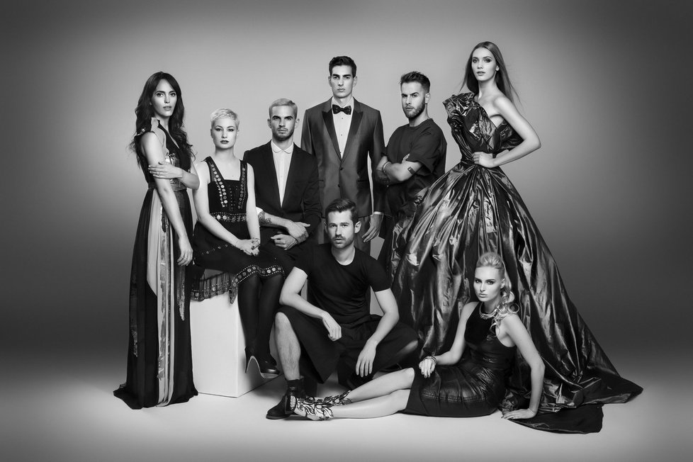 Na reklamním, Unique Fashion Week uvozujícím snímku figurují lidé z různých, s branží módy neodmyslitelně spjatých profesí. „We are Unigue, We are Fashion,“ zní motto letošního projektu.