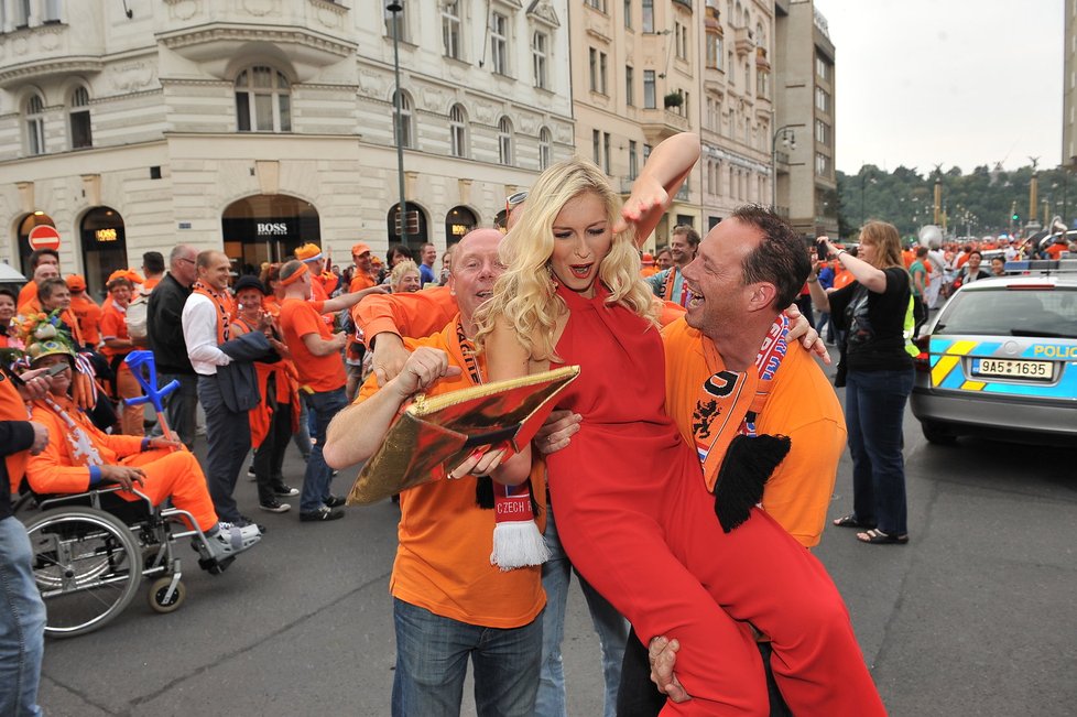 Takovou show, jakou fanoušci způsobili v Pařížské, účastnice módních přehlídek ještě nezažily.