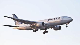 United Airlines ustupují, po brutálním vyvedení cestujícího z letadla mění pravidla 