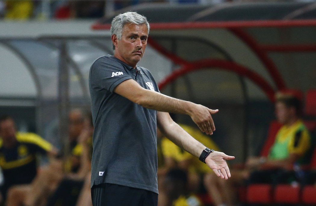 Trenér Manchesteru United José Mourinho dirigoval své svěřence