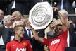 Manchester United porazil Wigan 2:0, o obě branky se postaral Robin van Persie, a získal svou první trofej – Community Shield.