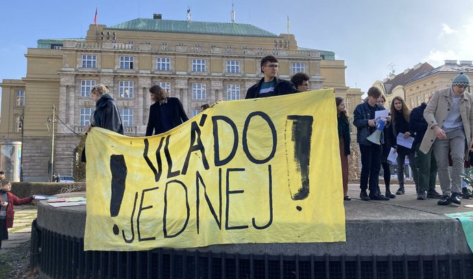Stávka za klima před pražskou Filozofickou fakultou