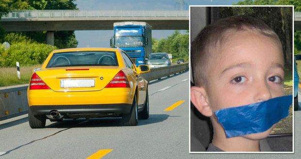 V autě na Liberecku uviděla dítě se zalepenou pusou: Chlapec ale jen držel bobříka mlčení. (Ilustrační foto)
