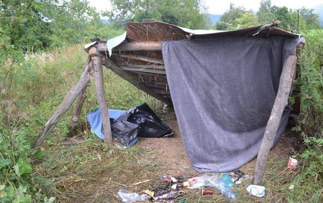 Skrýval se s ní v chýši u Jirkova na Chomutovsku.