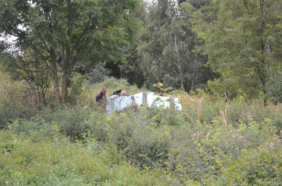 Na výzvy zbraň neodhodil, policisté ho odpráskli.