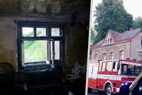 V Úpici hořel rodinný dům: Maminka s dětmi se musely zachránit útěkem