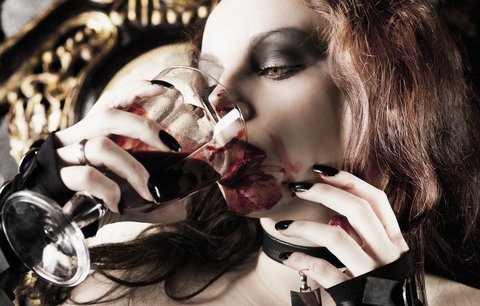 Šokující přiznání upírky: Piju lidskou krev!
