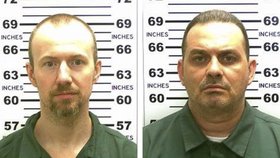 Uprchlí vězni David Sweat (vlevo) a Richard Matt (vpravo).