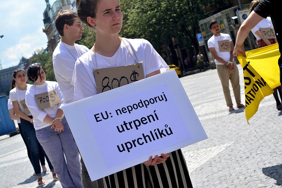 Mučení, držení v detenci, vykořisťování a znásilňování je pro mnohé uprchlíky a migranty v Libyi každodenní otřesnou realitou. Na to upozorňovala česká Amnesty International.