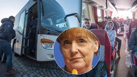 Bavoři se naštvali, jeden z politiků poslal kancléřce uprchlíky vlastním autobusem.