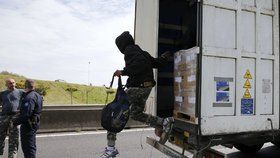 Ve Francii se řidiči kamiónů bojí, kromě převaděčů řádí i zloději