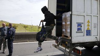 Česká policie odhalila nelegální migranty v kamionu jedoucím ze Srbska. Dva eskortuje na Slovensko