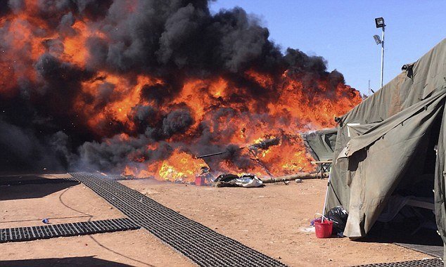Uprchlíci na Kypru se bouří a podpálili stany (říjen, 2015).