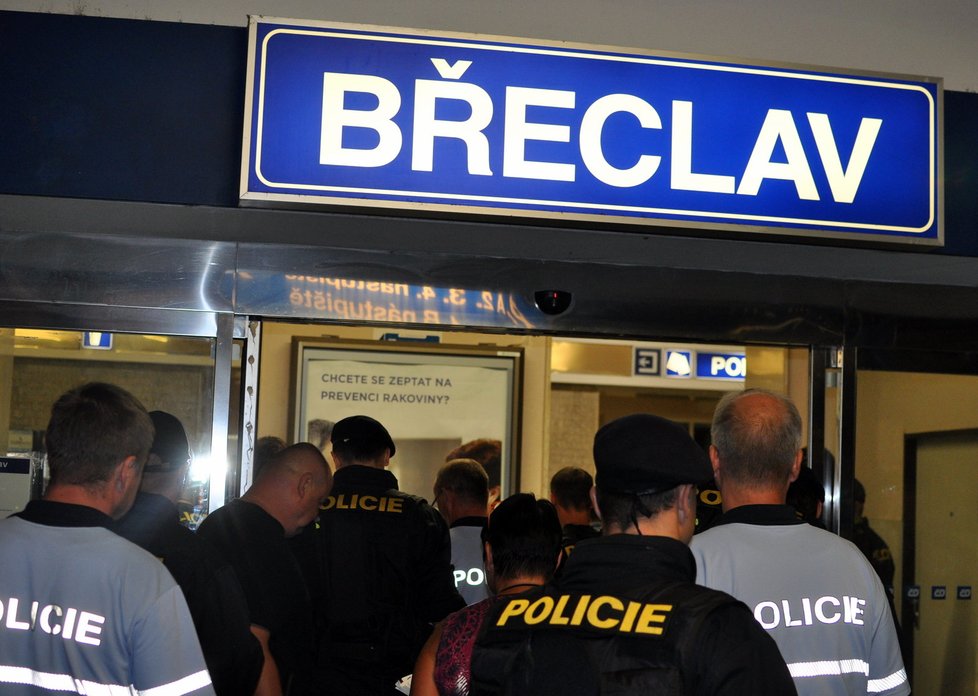 V Břeclavi cizinecká policie prohledala mezinárodní vlak.