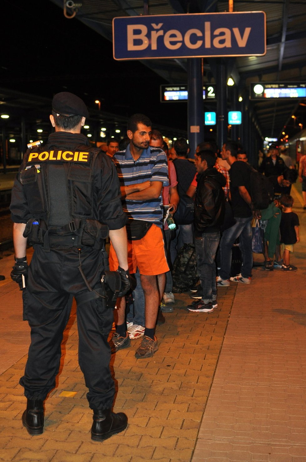 Příjezd uprchlíků na nádraží v Břeclavi