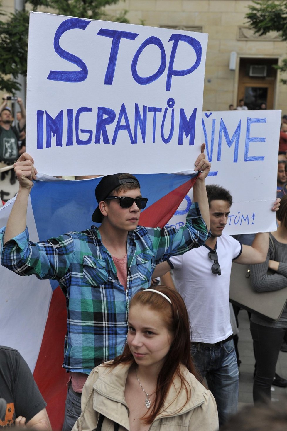 Napjatá atmosféra v Brně: Sešli se podporovatelé i odpůrci imigrantů