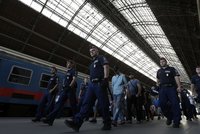 U budapešťského nádraží Keleti panuje napětí. Běženci chtějí pryč