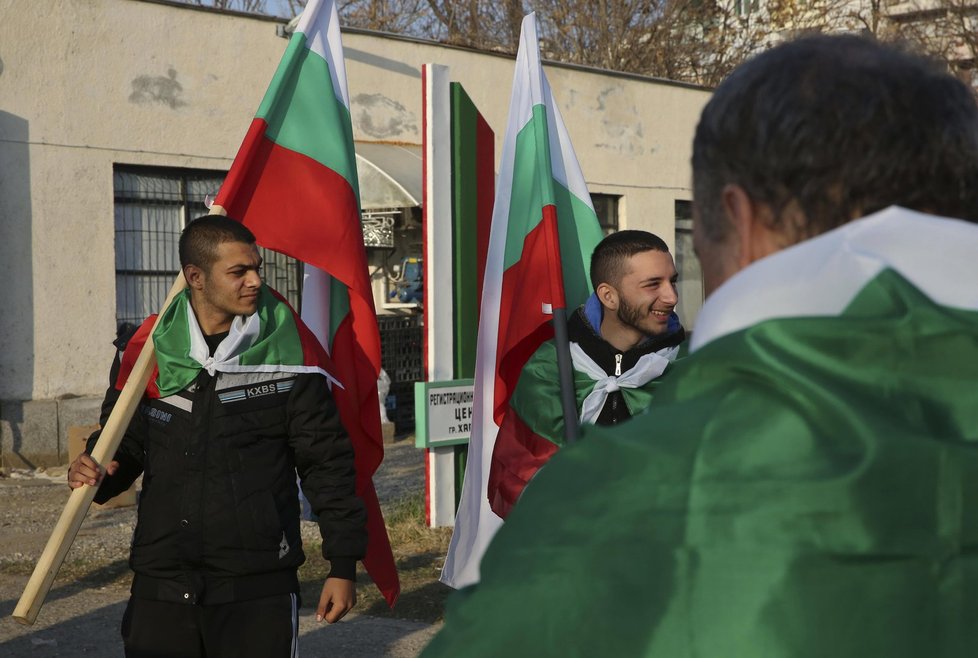 Po střetech v táboře bulharská policie zadržela 400 migrantů.