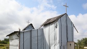Uprchlický tábor New Jungle v Calais má i vlastní provizorní kostel