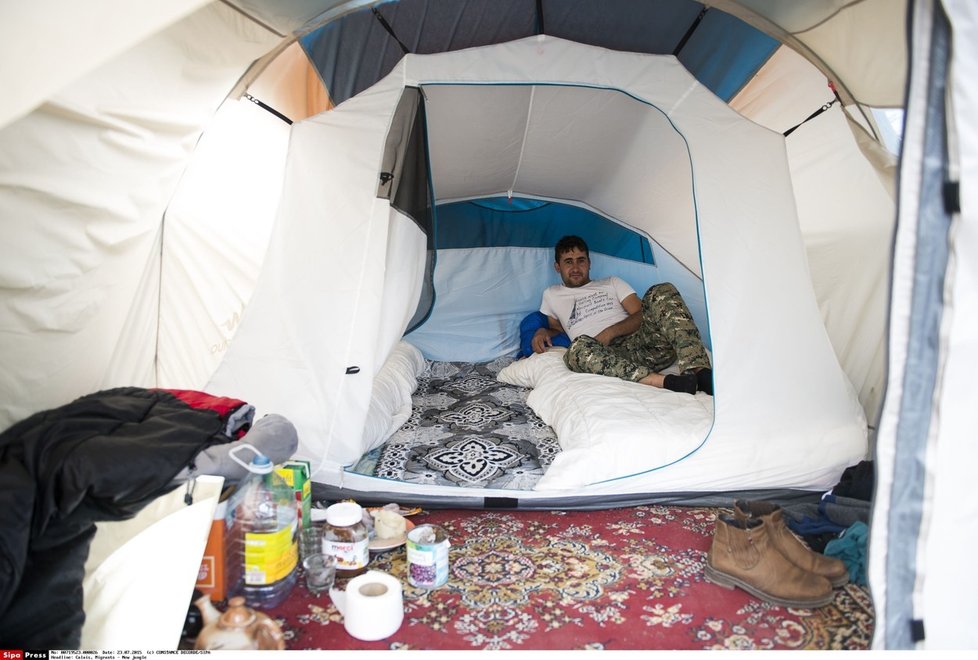 V příbytku uprchlíků v táboře New Jungle v Calais