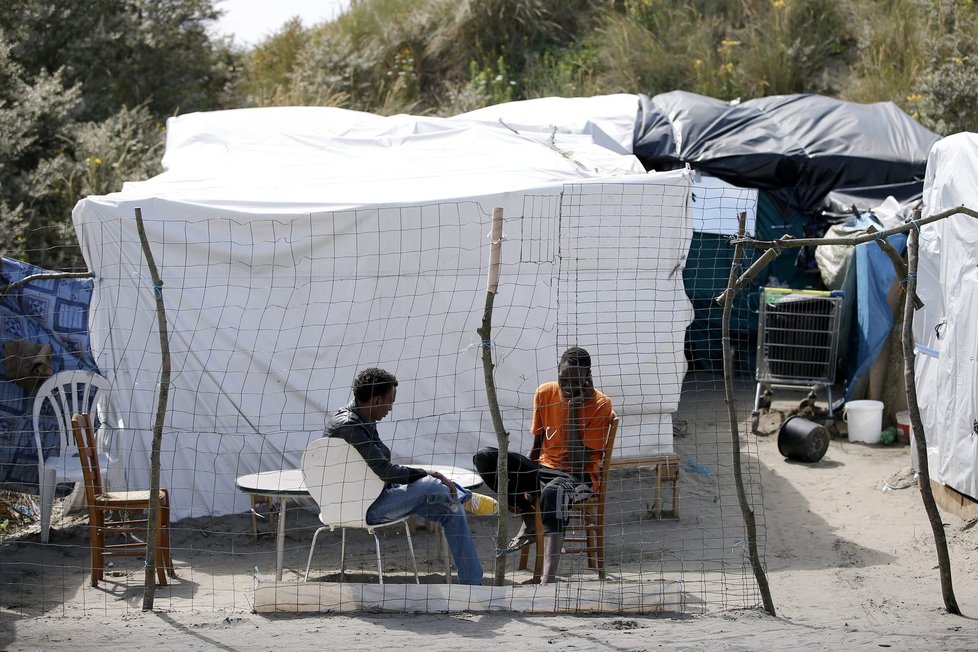 Uprchlíci z francouzského Calais žijí v táboře New Jungle (Nová džungle)