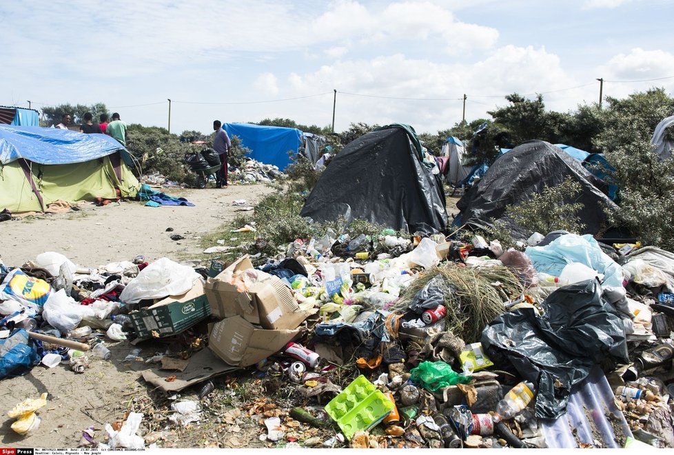 Všudypřítomné odpadky a nepořádek. I takový je tábor uprchlíků v Calais