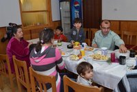 Křesťanští uprchlíci v Česku: U snídaně se jich sešlo jen deset. Kde je zbytek?