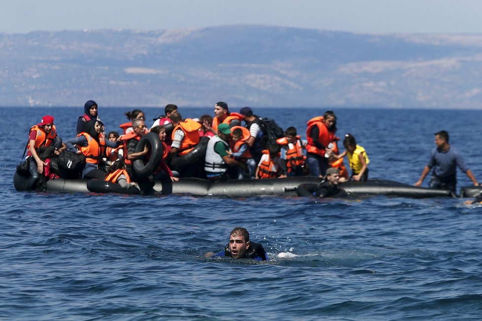 Hřbitov na řeckém ostrově Lesbos je plný: Uprchlíky nemají, kde pohřbívat.