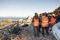 Frontex vyrazil na pomoc uprchlíkům. Převáží je do Řecka na záchranných lodích