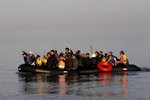 Převaděči často vezou uprchlíky na lodích a člunech, ohrožují tím jejich životy