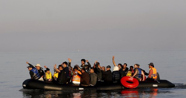 Cestu do Evropy nepřežilo nejméně 2300 běženců. (ilustrační foto)
