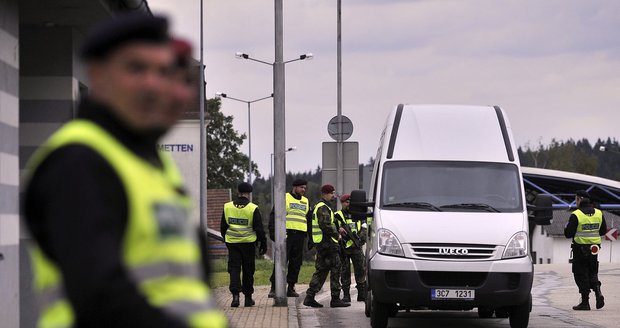 Maďarským převaděčům z D5 hrozí vysoké tresty: O jejich vydání žádají Němci