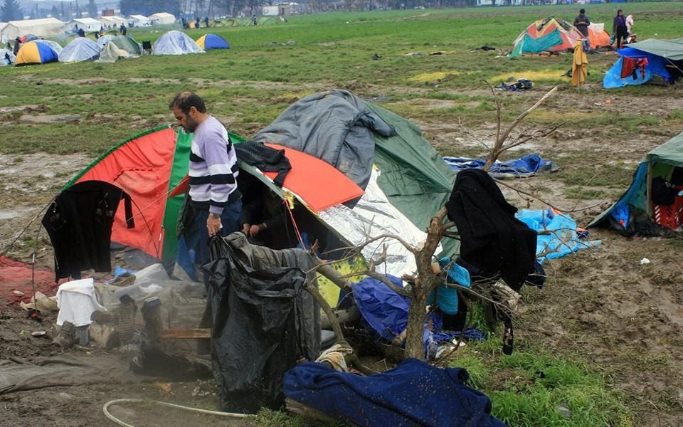 Uprchlíci v Řecku zůstávají prý hlavně proto, že už se nemají kam vrátit. V Idomeni je podle českých dobrovolníků stále až 12 tisíc lidí.