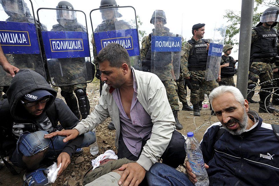 Makedonie zavřela hranice. Tisíce uprchlíků se tudy ale chtějí dostat do Evropy.