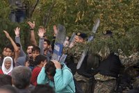 Pašeráci zamířili na Slovensko: Náklaďák s uprchlíky řídila žena!