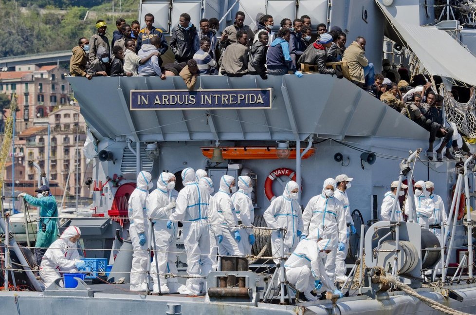 EU chce řešit problém s uprchlíky, kteří míří hlavně do Itálie.