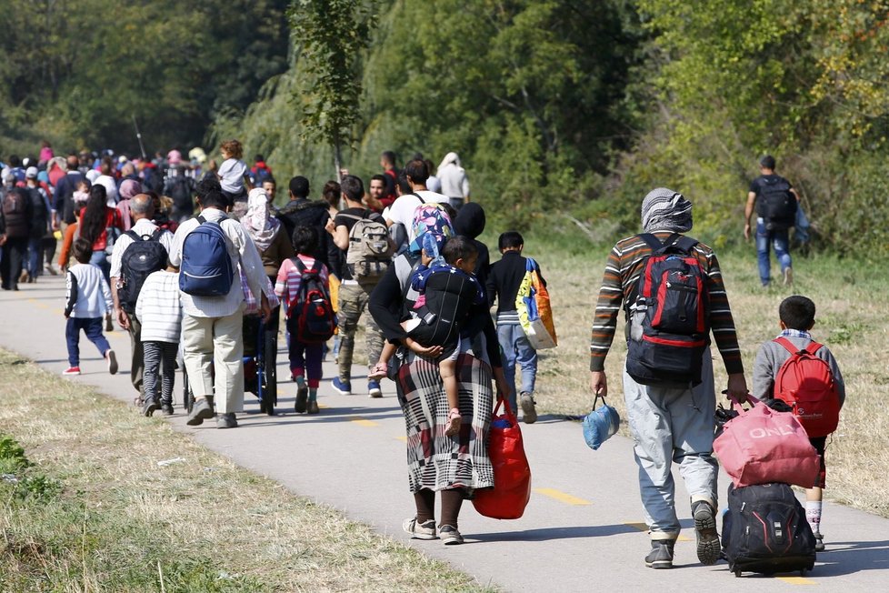 Uprchlíci ze Sýrie, Afghánistánu i Afriky putují Evropou. Vysněným cílem je pro většinu z nich Německo