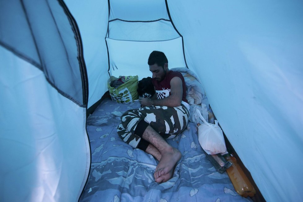 23letý syrský uprchlík Ehab Ali Naser si postavil stan na ulici na severu Paříže