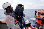 Itálie pod migračním tlakem: Ve Středozemním moři pomáhá tisícovkám migrantů.