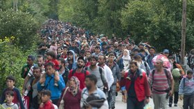 Davy uprchlíků míří do Evropy, jsou mezi nimi teroristé?