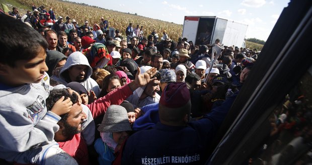 Maďarský rekord: Více než 4330 uprchlíků za jediný den 