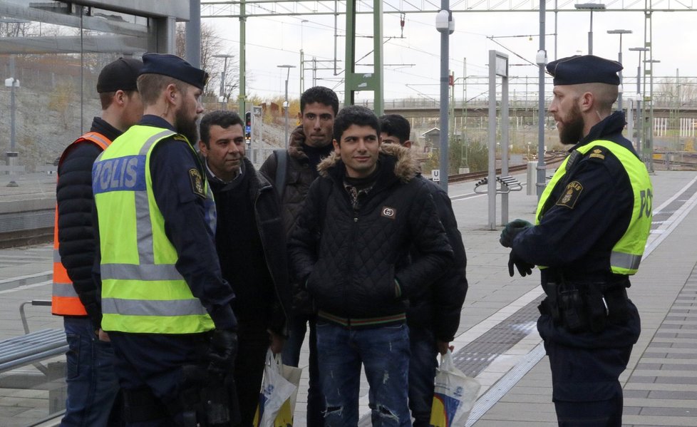 Migranti ve Švédsku (ilustrační foto)