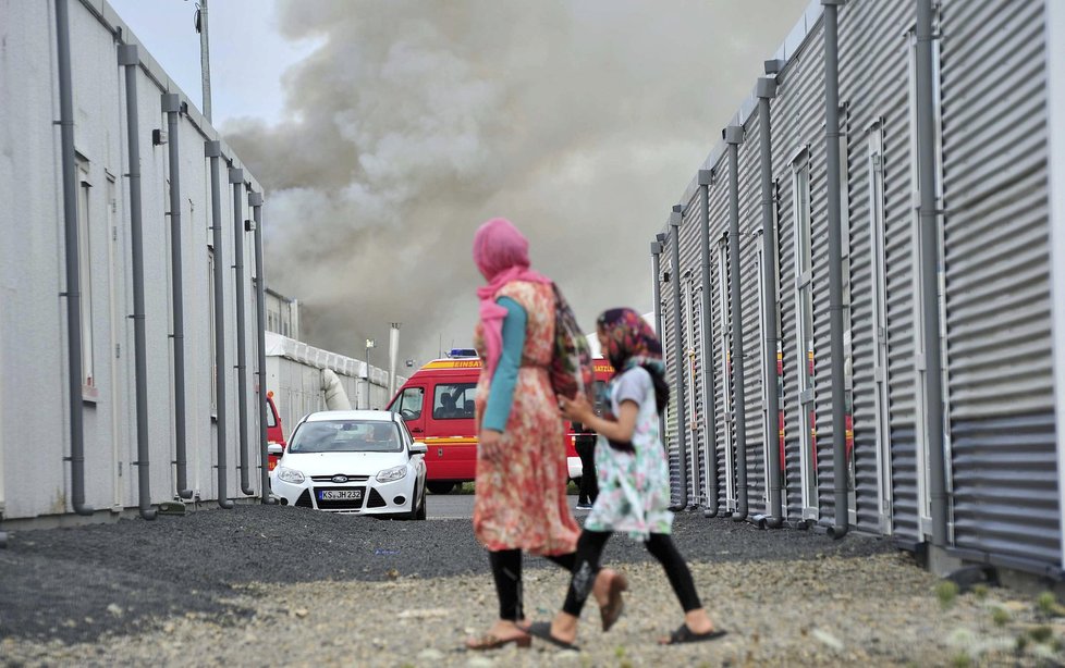 Ubytovnu pro migranty v Kasselu v Německu zasáhl požár: 16 zraněných.