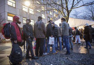 Počet cizinců, kteří v Česku žádali o azyl, meziročně klesl.