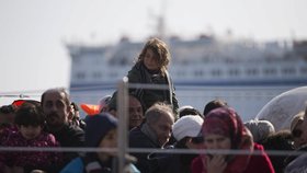 Řecko deportuje první uprchlíky z ostrova Lesbos do Turecka.