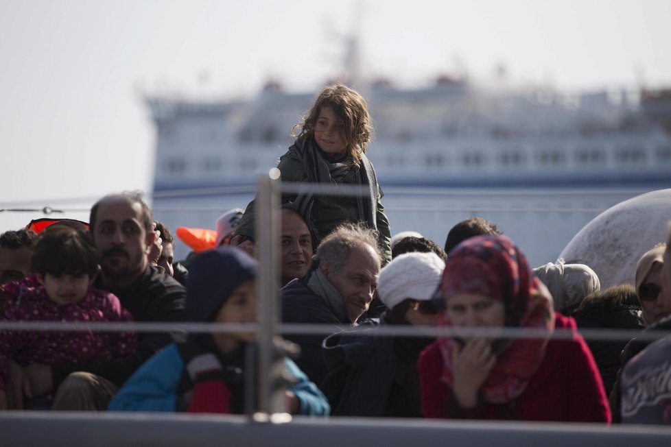 Řecko deportuje první uprchlíky z ostrova Lesbos do Turecka.