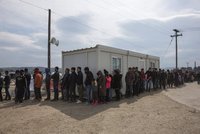 Řekové evakuují uprchlický tábor u Idomeni: Migranty přestěhují do lepšího