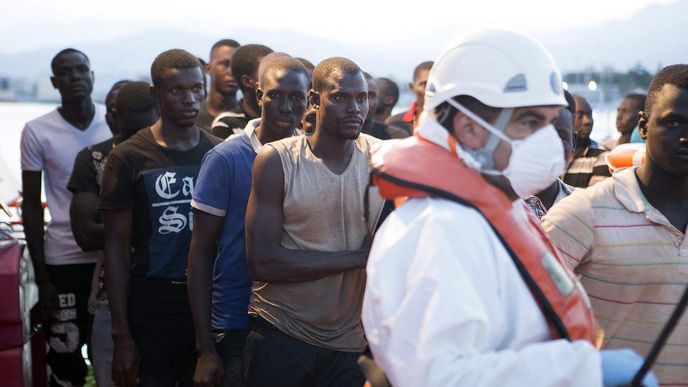 Do španělské Granady dorazilo 6. července 52 migrantů, zachráněných ve Středozemním moři