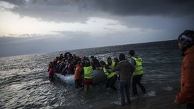 Uprchlíci, kteří dorazili z Turecka do Řecka.