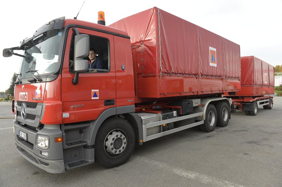 Jeden z náklaďáků s českými stany, vezenými kvůli uprchlíkům do Chorvatska